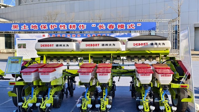 联合收割机收费之谜：一亩地多少钱，揭秘真实成本